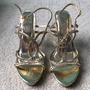 Hold jeweled heels